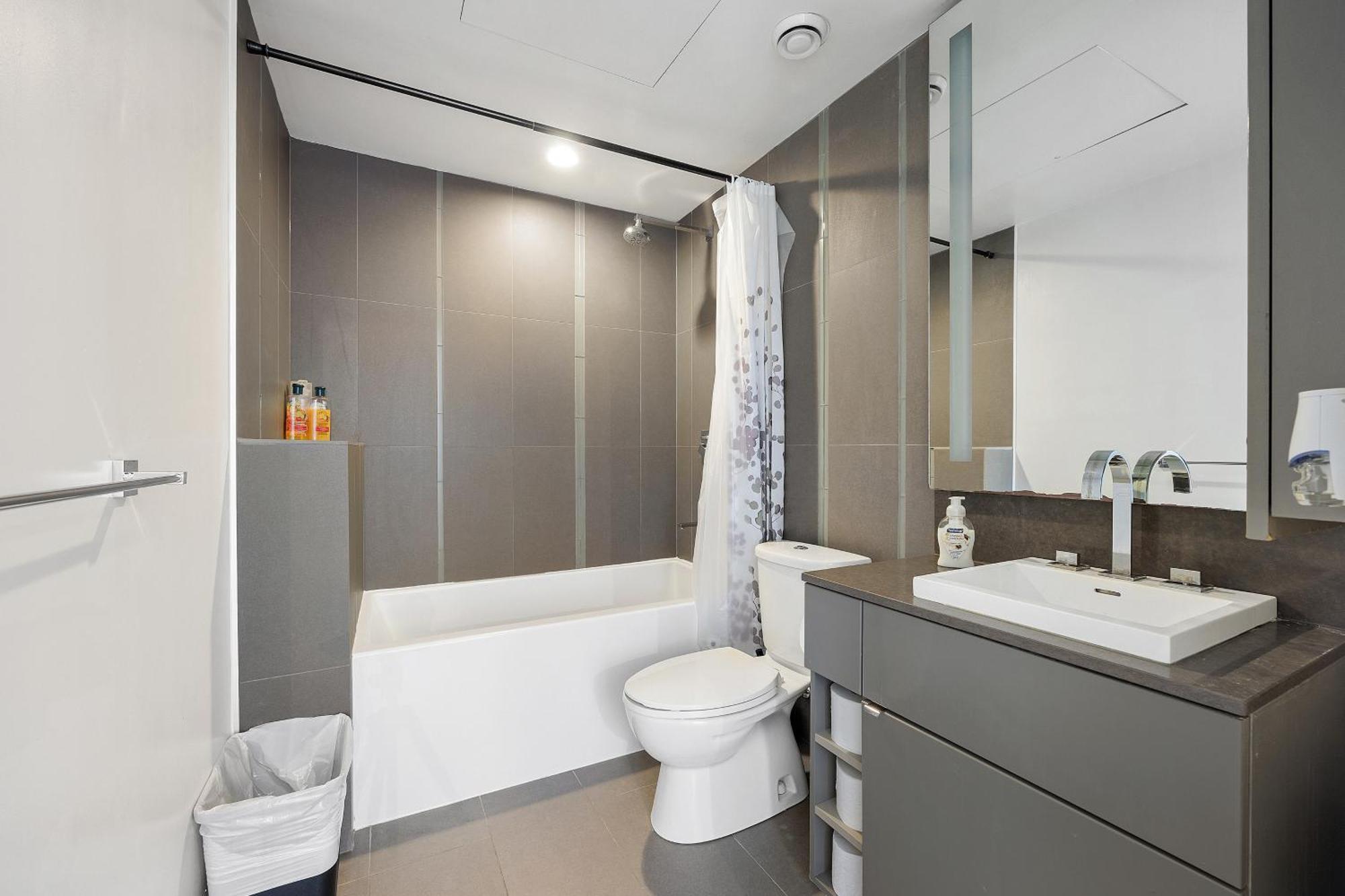 Trendy 1Bedroom Downtown Toronto Condo Exterior photo