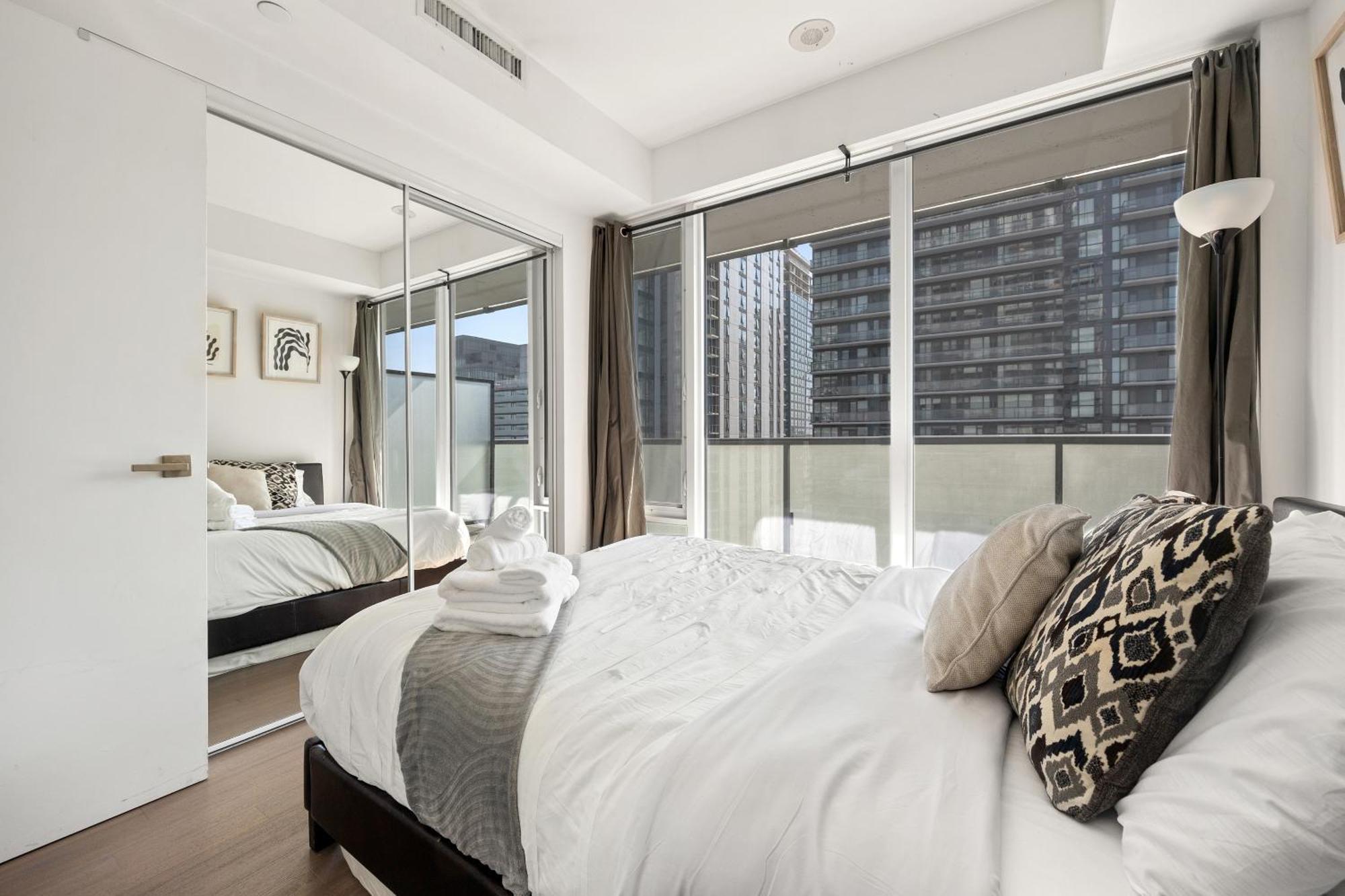 Trendy 1Bedroom Downtown Toronto Condo Exterior photo