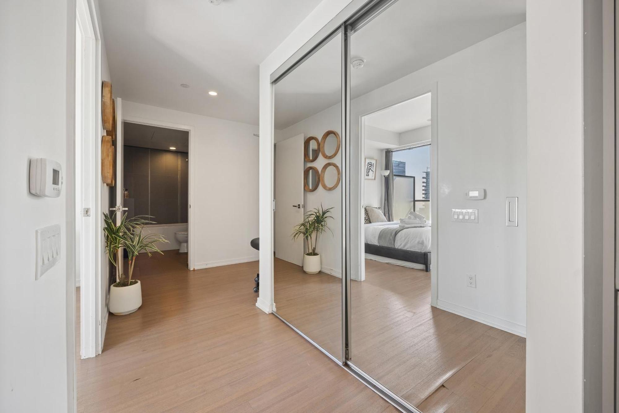 Trendy 1Bedroom Downtown Toronto Condo Exterior photo